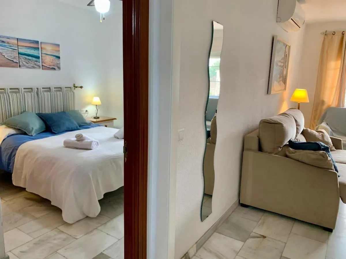 Apartamento En La Carihuela Cerca Playa 토레몰리노스 아파트