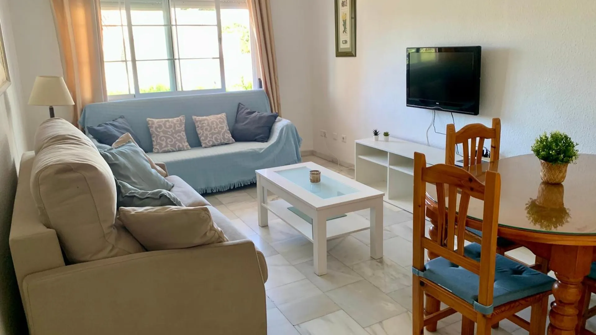 Apartamento En La Carihuela Cerca Playa 토레몰리노스 0*,  스페인